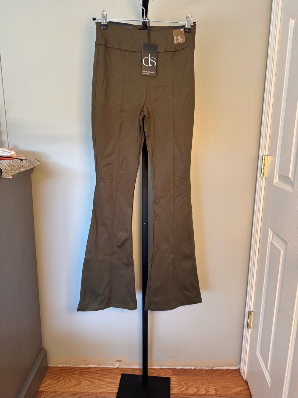 NWT Dear Scarlett Olive Flare Women’s Magic Pants - Picture 6 of 6